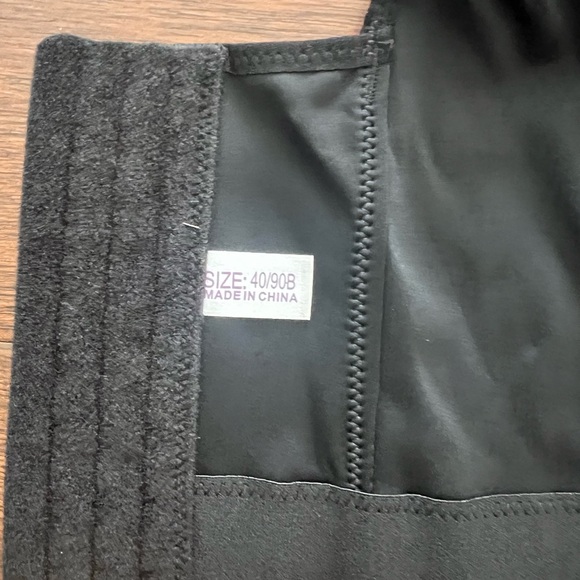 Woobilly Push Up Back Smooth Bras in nude and black 40B - Picture 4 of 10